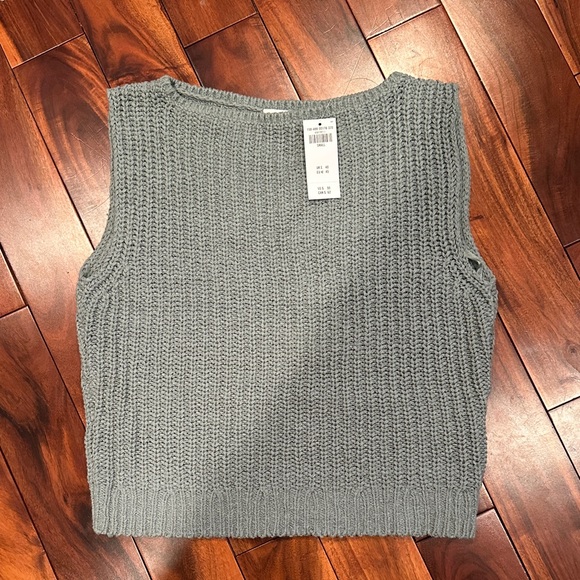 Abercrombie & Fitch Tops - Abercrombie & Fitch Gray Knit Tank Top